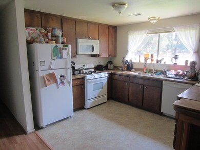 61330 Robin Hood Ln, Bend, OR 97702 - photo 2