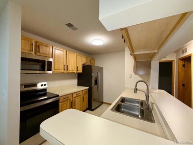 314 Marigold Cir unit 49, Westland, MI 48185 - photo 6