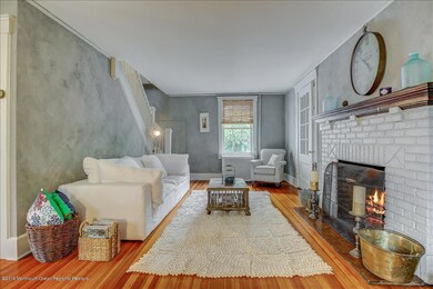 Living Room (2)