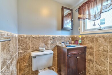 1509 NW Central Ave Seaside-large-006-Ba