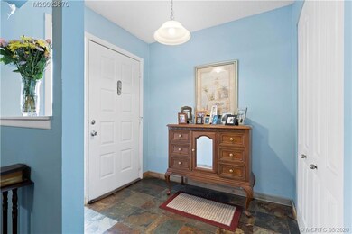 Spacious Foyer