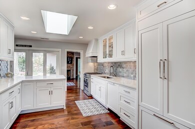 WHITE & BRIGHT KITCHEN!