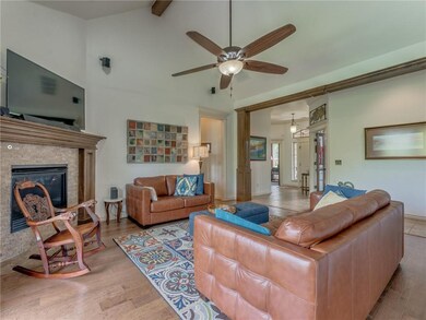 19424 Crest Ridge Dr, Edmond, OK 73012 - photo 4