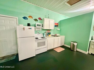 241 Fernwood Dr unit Garage, Pass Christian, MS 39571 - photo 3