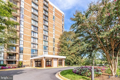 Idylwood Towers unit 919, Falls Church, VA 22043 - photo 2