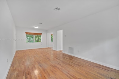 411 Santander Ave unit 1, Coral Gables, FL 33134 - photo 3