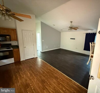 136 Cox Rd unit B, Huntingtown, MD 20639 - photo 3