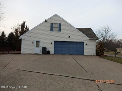 1620 Terrace Blvd, Hazleton, PA 18201 - photo 3