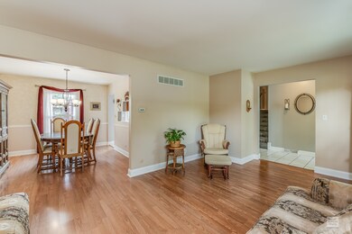 10S524 Wind Jammer Ln, Naperville, IL 60564 - photo 6