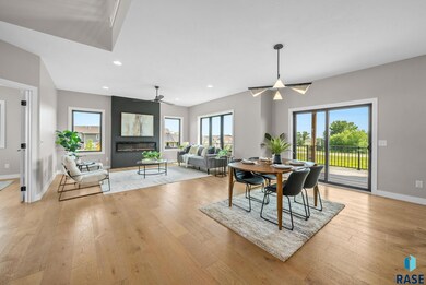 2002 S Meadowview Cir, Sioux Falls, SD 57110 - photo 7