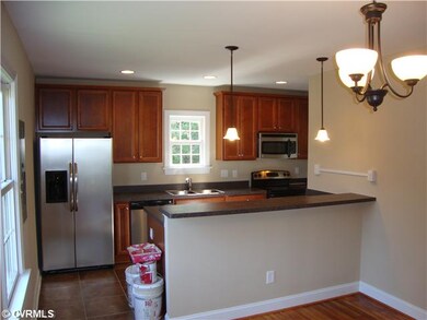 Kitchen - Huge breakfast bar area, kitchen boasts 