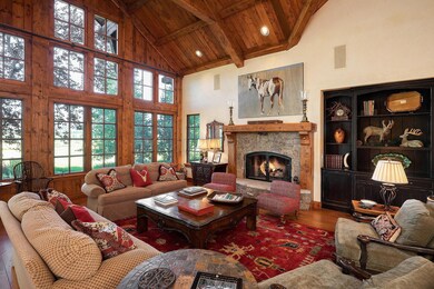 82_turnberry_pl_interior_living_a Resize