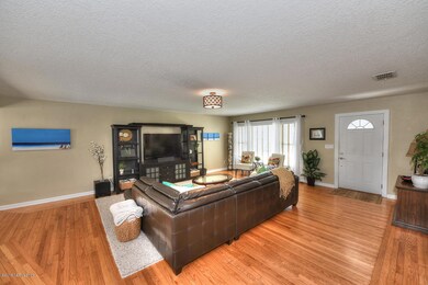 2418 Ormsby Cir W, Jacksonville, FL 32210 - photo 4