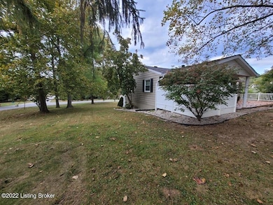 102 DELAWARE SIDE YARD