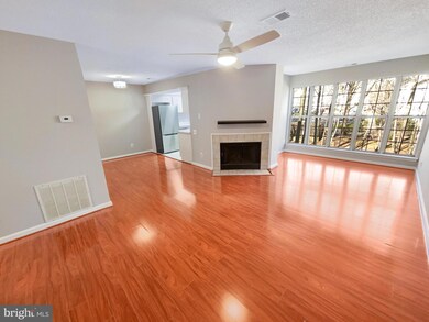 12014 Golf Ridge Ct unit 201, Fairfax, VA 22033 - photo 2