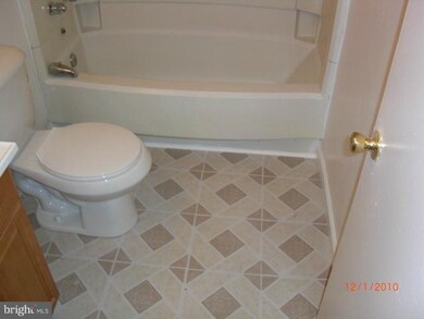 2340 Anvil Ln, Temple Hills, MD 20748 - photo 6