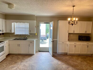 6 Ten Acres Road kitchen photo 4