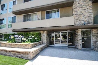 Perfect location, one block from Melrose Avenue an
