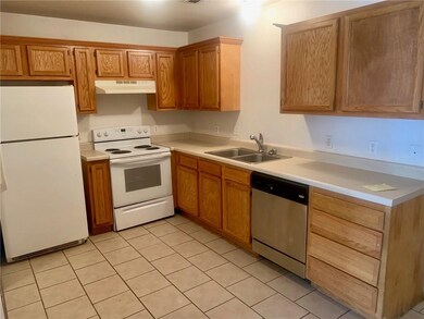 1673/1675 E Evalyn Cir, Fayetteville, AR 72701 - photo 2