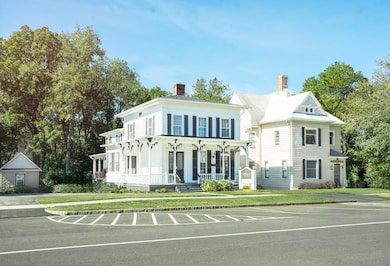 2247 Main St unit 2 So., Glastonbury, CT 06033 - photo 2