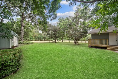 2122 Stadium Dr, Alvin, TX 77511 - photo 3