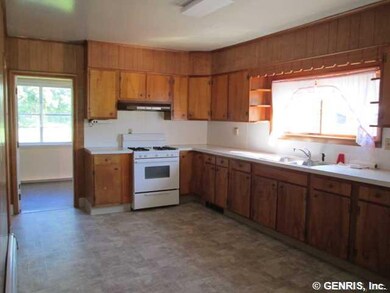 Kitchen NICE LARGE KITCHEN WITH PLENTY OF COUNTER 