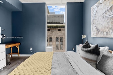 Centro unit 1402, Miami, FL 33131 - photo 4