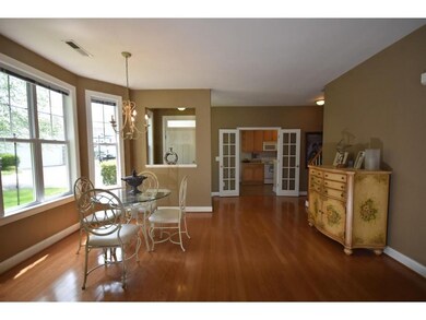 Dining area w bay window