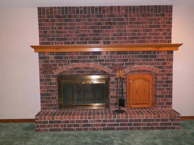 2105 S Hedgewood Dr, Bolivar, MO 65613 - photo 4