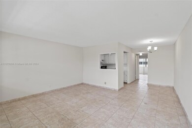 281 Camden L, West Palm Beach, FL 33417 - photo 2