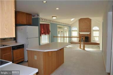 10611 Foxlake Dr, Bowie, MD 20721 - photo 3