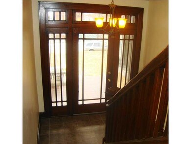 Entry/Foyer.