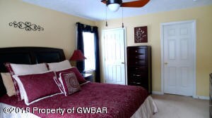 204 Snow Valley Cir unit 1, Drums, PA 18222 - photo 5