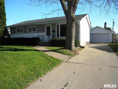 2145 W 34th St, Davenport, IA 52806 - photo 2