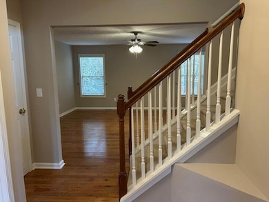 Move In Pics Int. GE 217 - 3096 Roundway