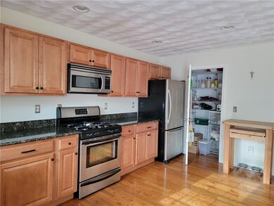 27 Evergreen St unit A, Providence, RI 02906 - photo 6