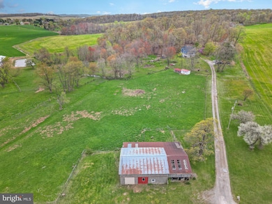 16729 Round Hill Church Rd, Stewartstown, PA 17363 - photo 2