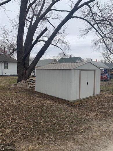 109 N Center St, Shenandoah, IA 51601 - photo 4