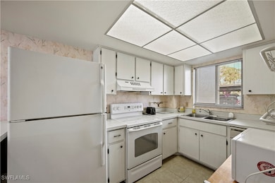 Light and bright kitchen