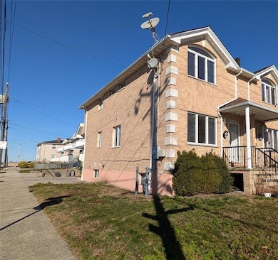 124-22 Cronston Ave, Rockaway Park, NY 11694 - photo 3