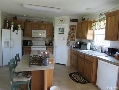 946 Howerton Rd, Dunnsville, VA 22454 - photo 4