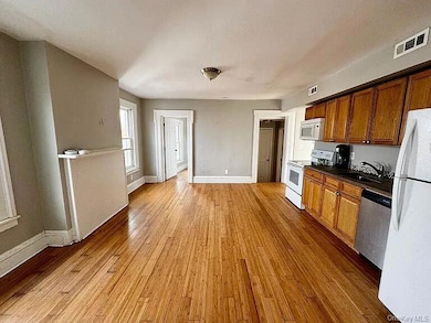 9 S Clinton St, Poughkeepsie, NY 12601 - photo 3