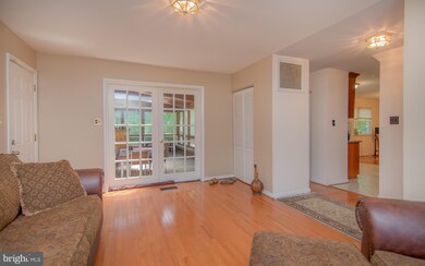 8311 Carnegie Dr, Vienna, VA 22180 - photo 6