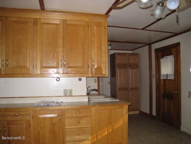 80 Gallup St, North Adams, MA 01247 - photo 5