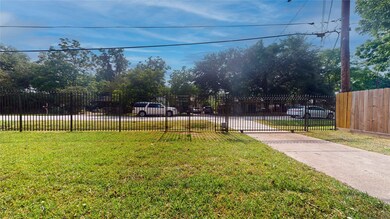 7114 Phillips St, Houston, TX 77088 - photo 6