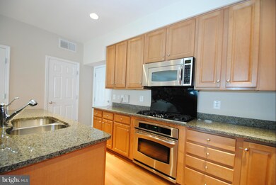 14728 Potomac Branch Dr unit 483A, Woodbridge, VA 22191 - photo 6