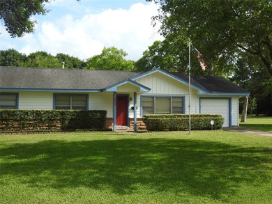 402 Bowman Dr, Alvin, TX 77511 - photo 3