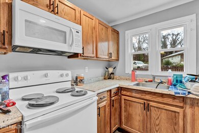 07-569-571 W Outer Dr-7