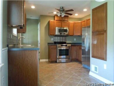 9200 Hudson Ln, Louisville, KY 40291 - photo 2