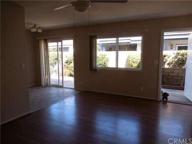 Front door on right, dining on left connects to ki
